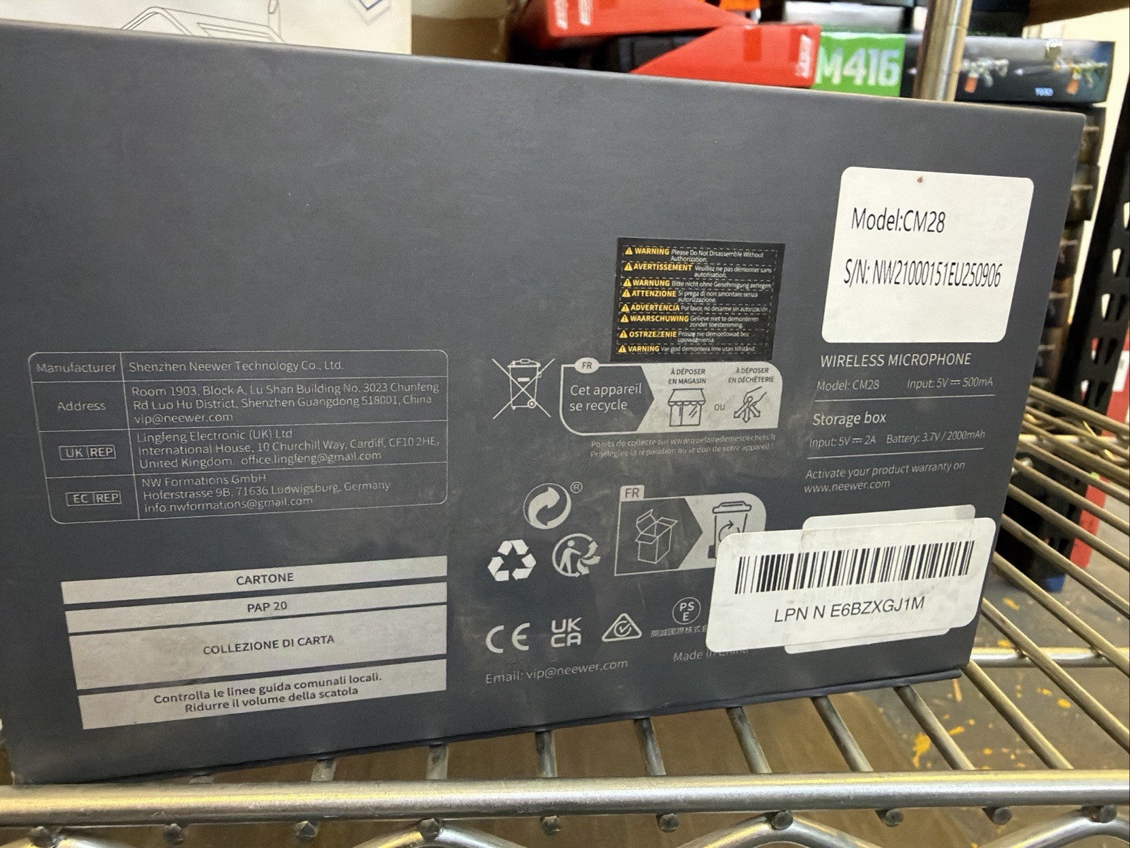 Neewer CM28 Professional Wireless Lavalier Microphone w/ Charging Case *Open-box